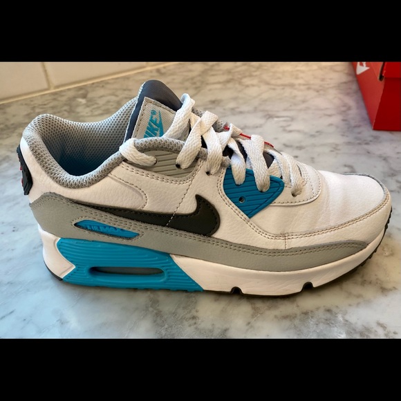 Nike Air Max (NWT) -Big Kids size 2.0 - Picture 4 of 8